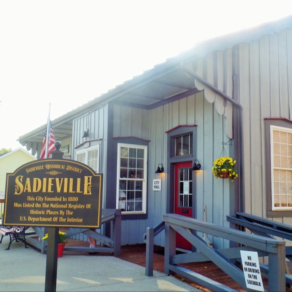 Building with Sadieville Sign