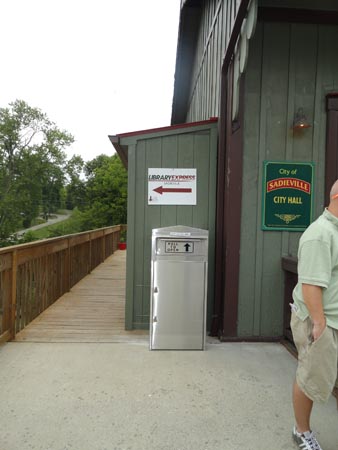 Library Kiosk Image 3
